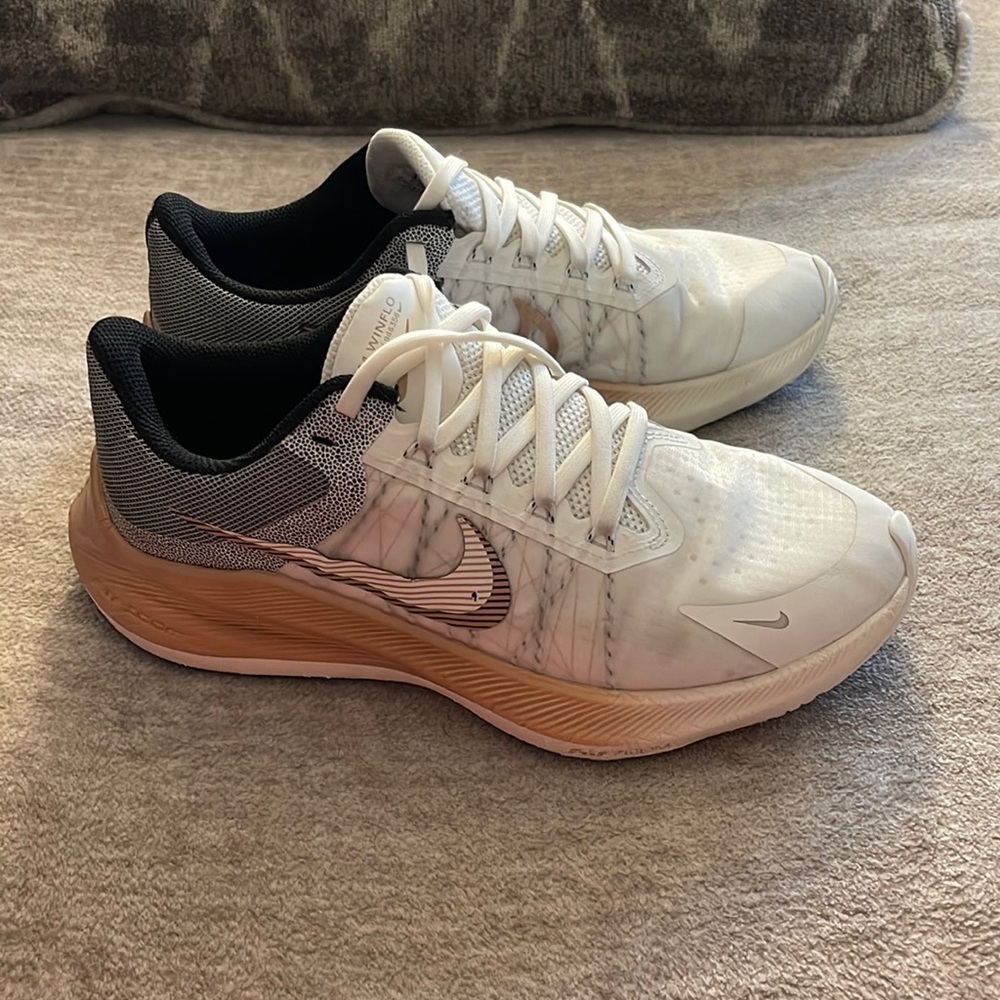 Practically brand new Women’s Nike Zoom Winflo